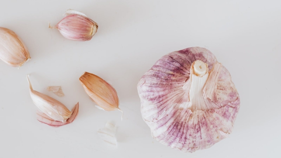 Garlic Powder for Thriving Gardens